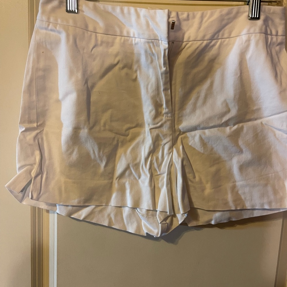 Dress shorts no pockets flat fit white perfect condition